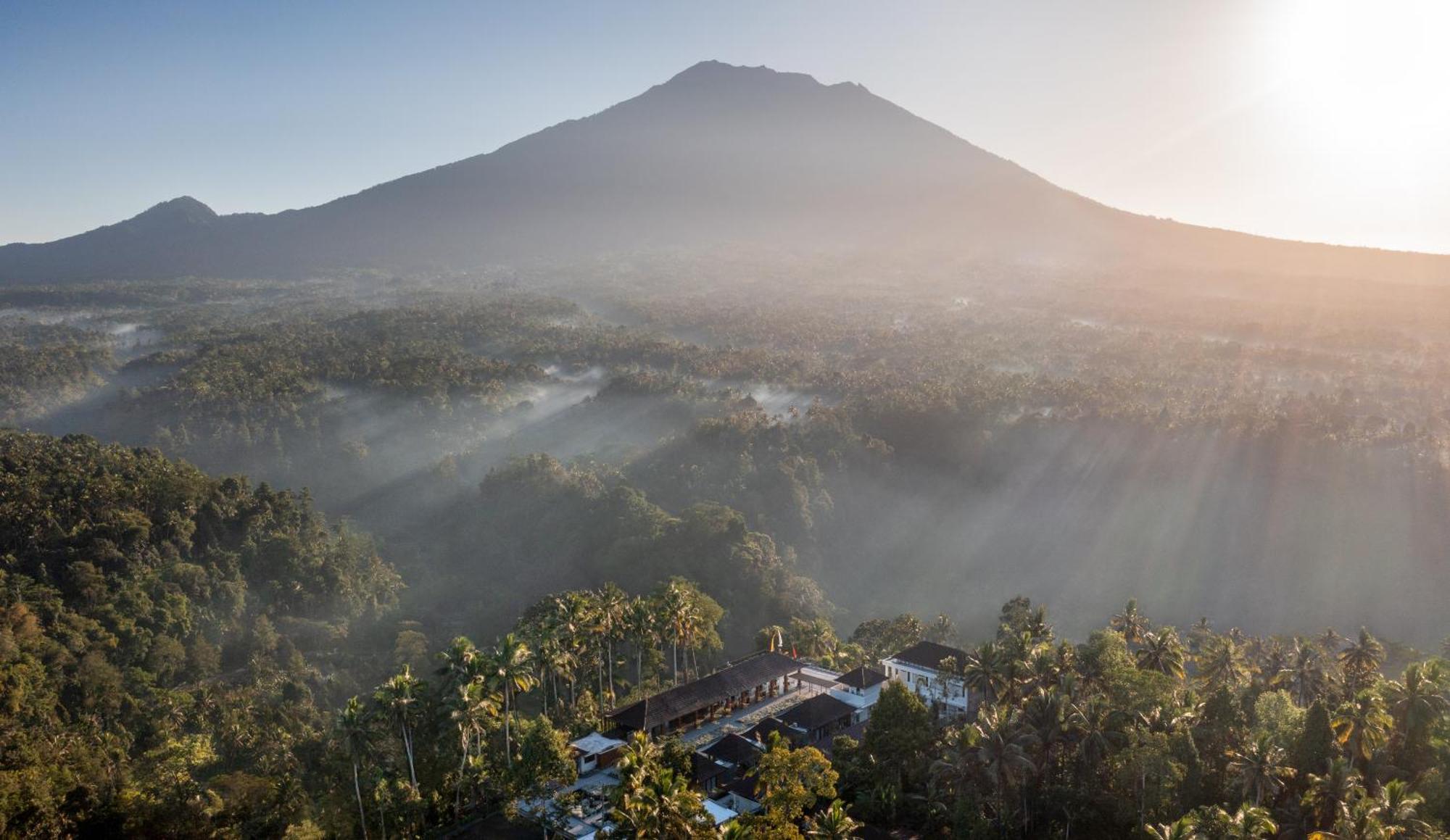 Tapa Agung View Hotel Menanga Exterior photo
