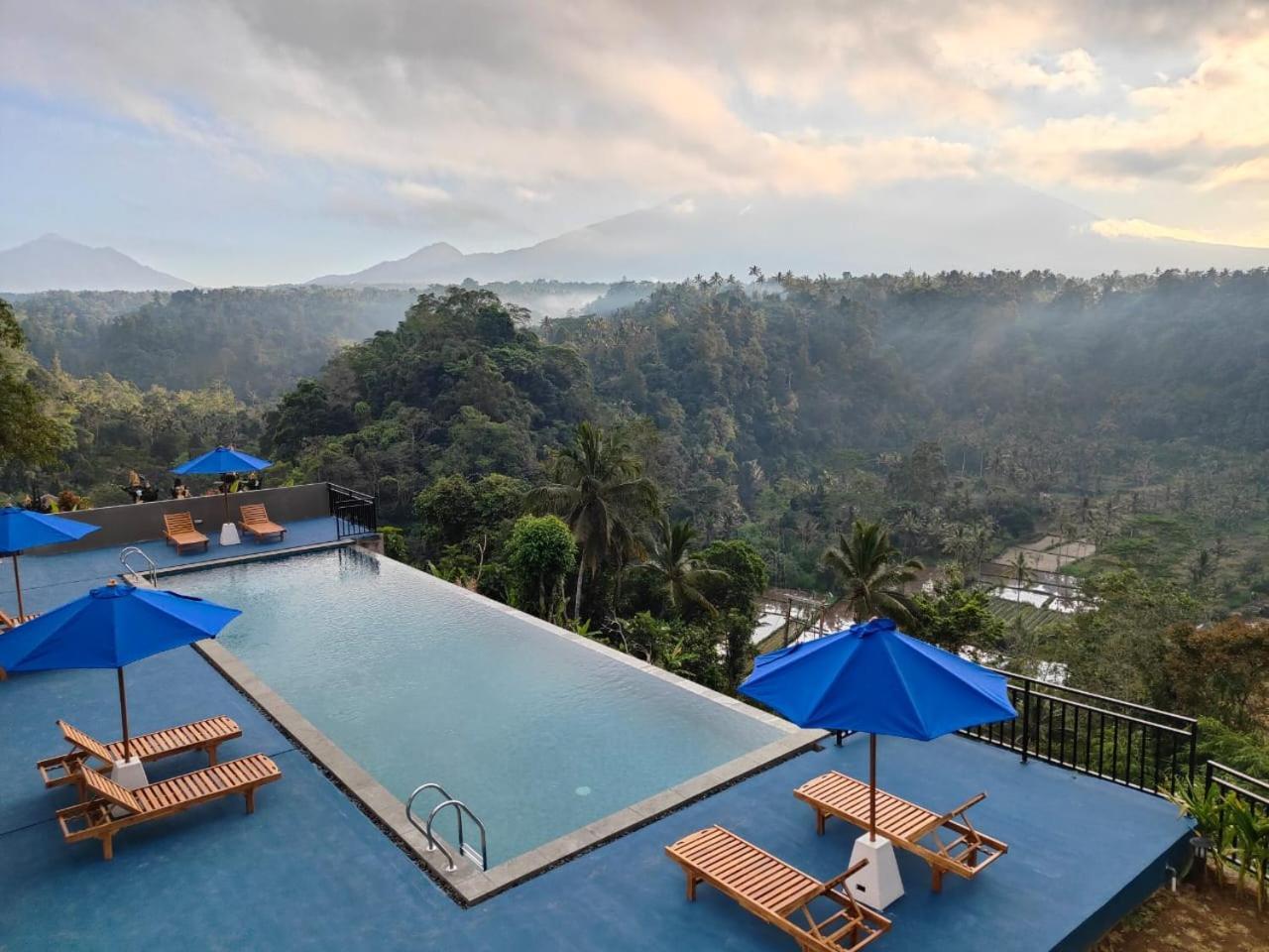 Tapa Agung View Hotel Menanga Exterior photo