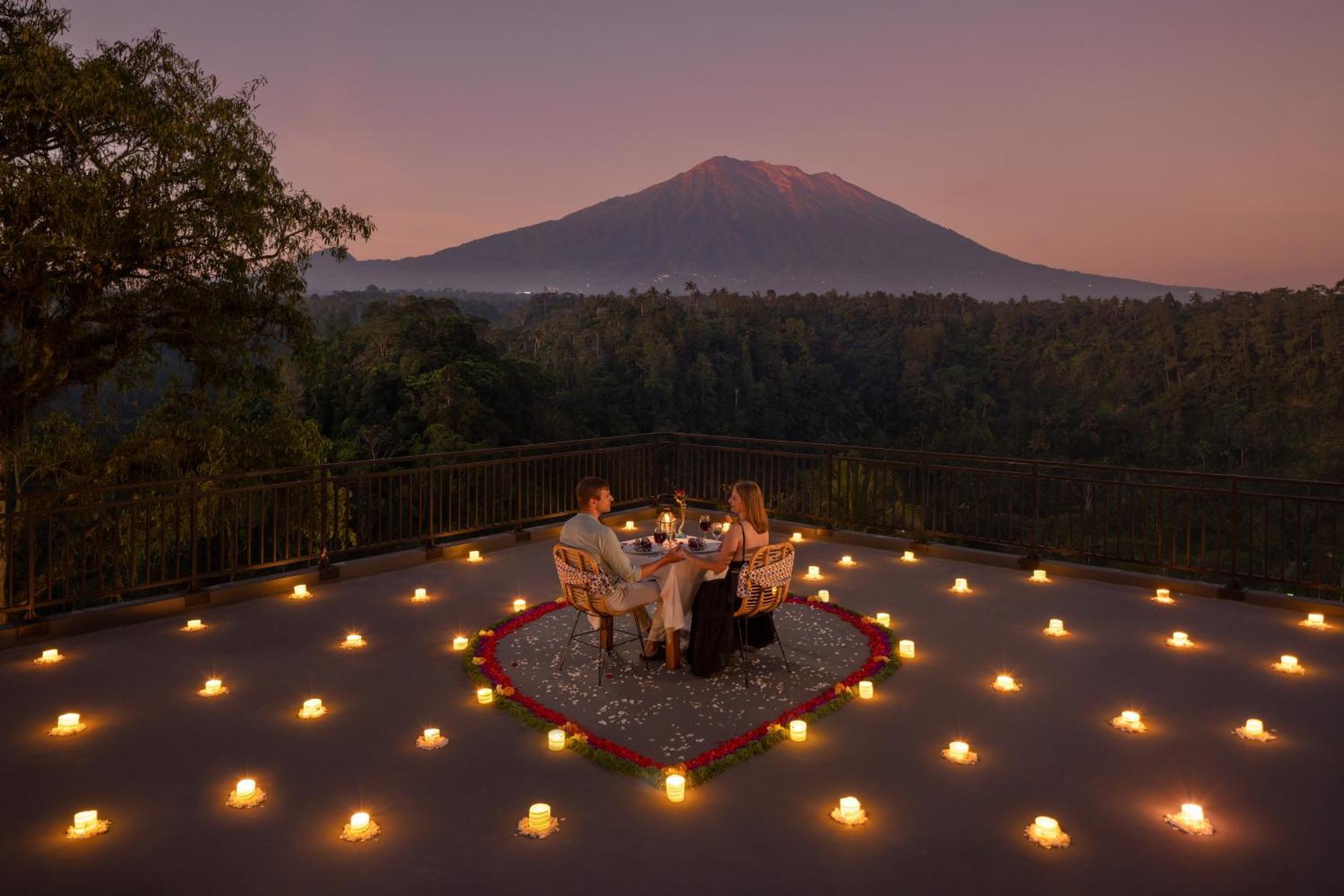 Tapa Agung View Hotel Menanga Exterior photo
