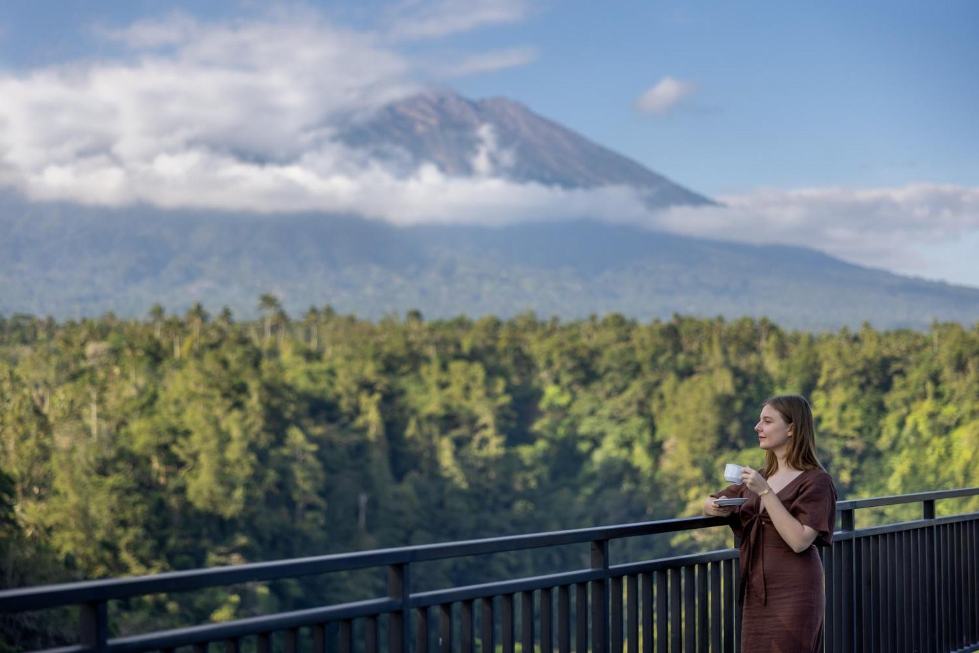 Tapa Agung View Hotel Menanga Exterior photo