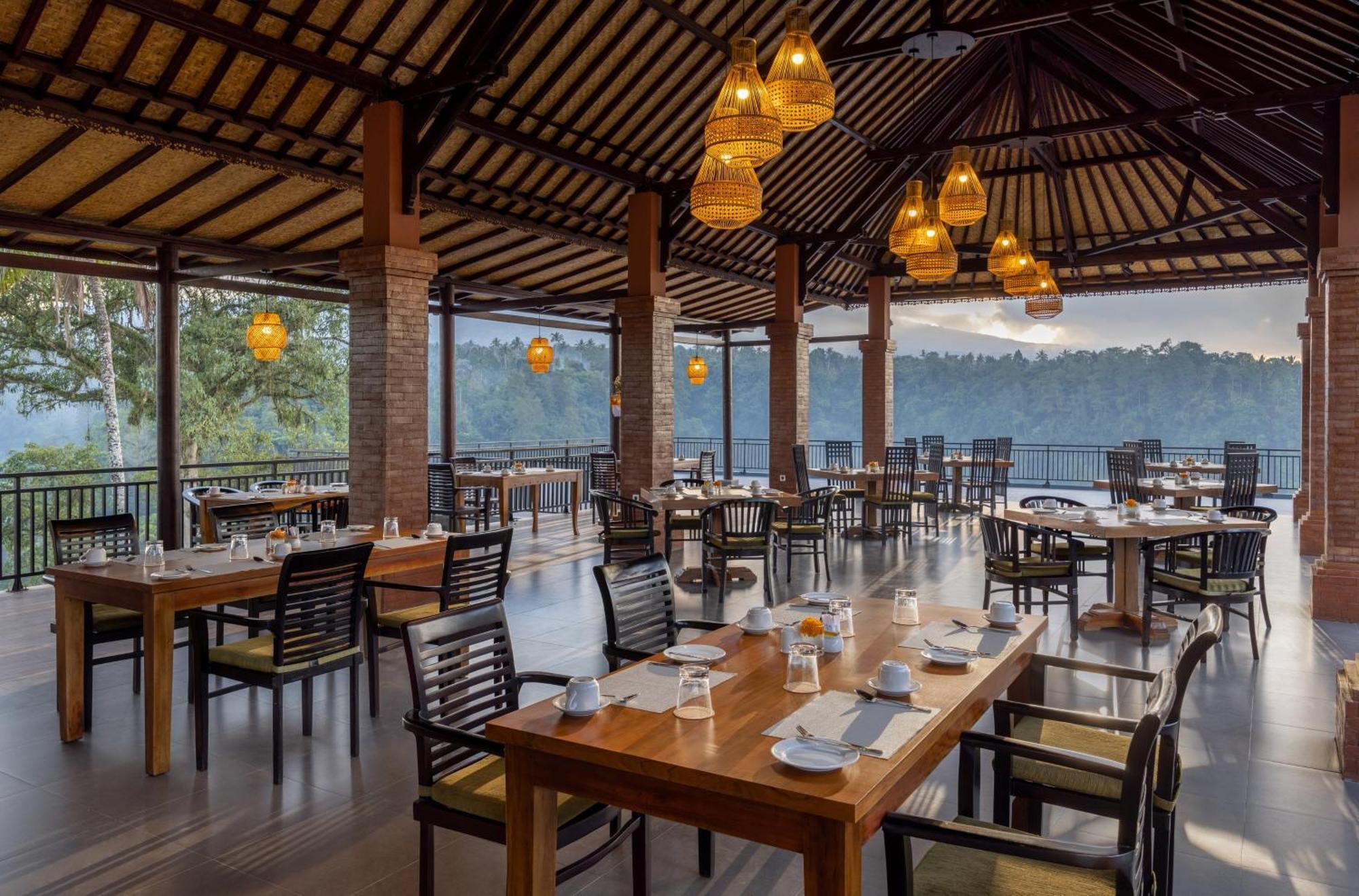 Tapa Agung View Hotel Menanga Exterior photo