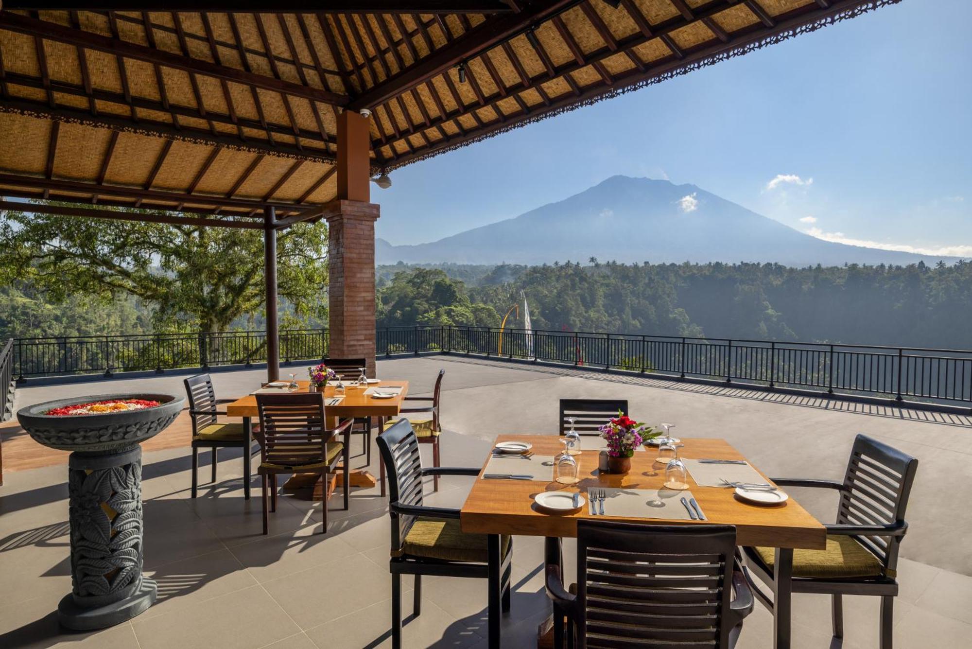 Tapa Agung View Hotel Menanga Exterior photo