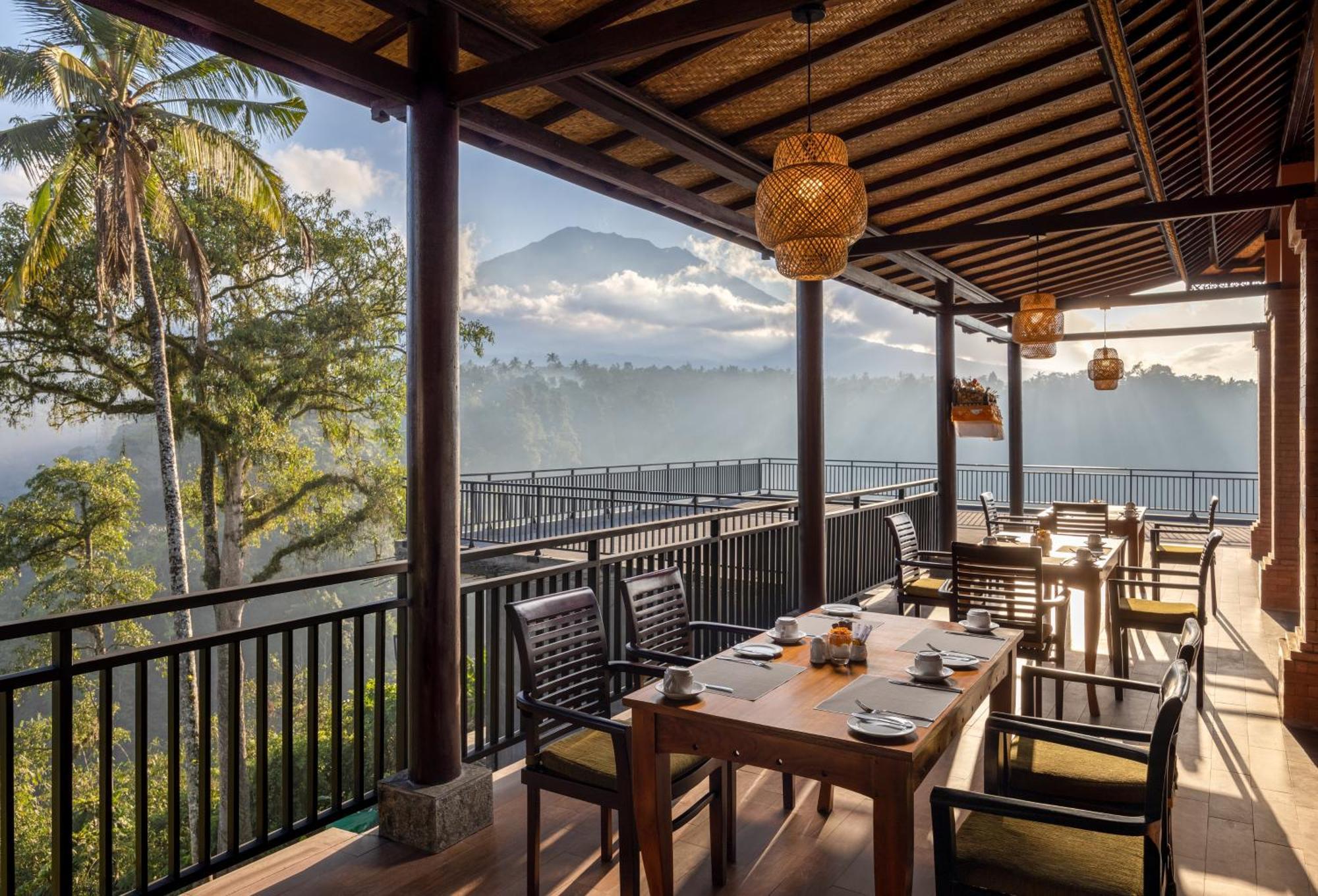 Tapa Agung View Hotel Menanga Exterior photo