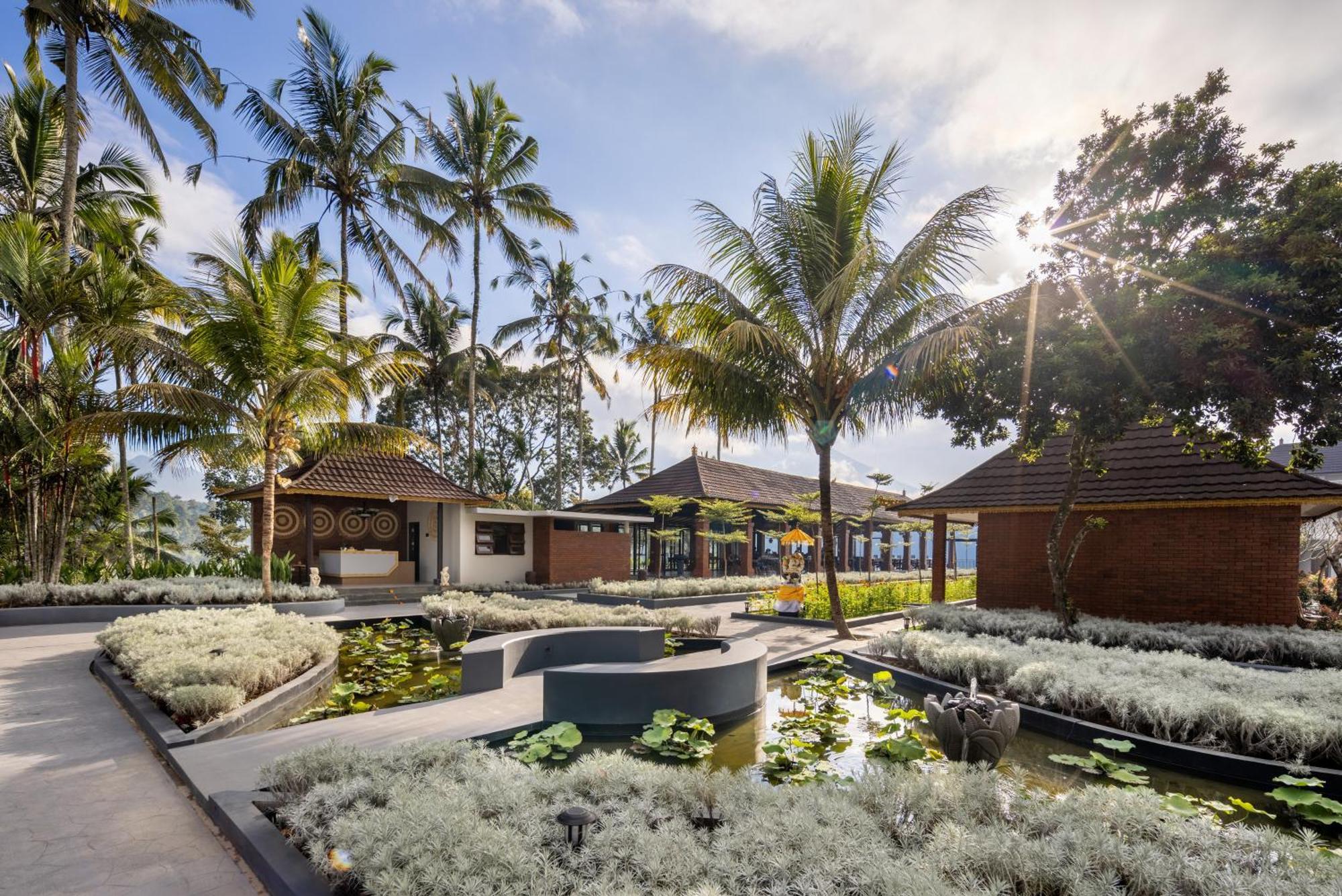 Tapa Agung View Hotel Menanga Exterior photo